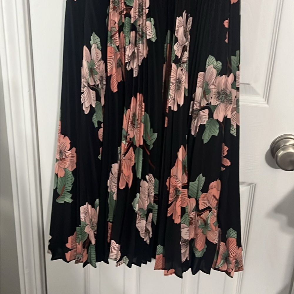 Dress - Picture 2 of 8